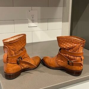 Frye Women's Dorado Short Woven Brown Leather Boots